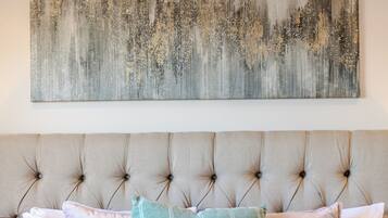 5 bedrooms, desk, laptop workspace, iron/ironing board