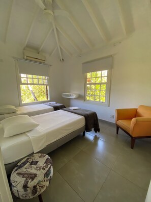 5 Schlafzimmer, Zimmersafe, Schreibtisch, WLAN