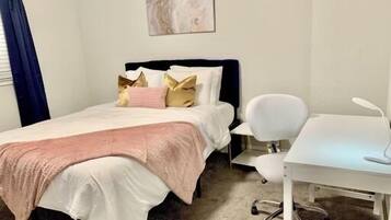 2 slaapkamers, een strijkplank/strijkijzer, wifi, beddengoed