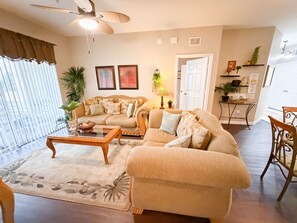 TV - Budget Friendly Condo in Windsor Hills Resort w garden view (Kissimmee)