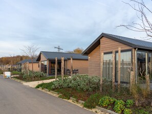 Chalet | Exterior - Admirable Chalet Near the River (Kerkdriel)