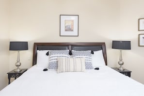 2 habitaciones, escritorio, tabla de planchar con plancha y wifi gratis