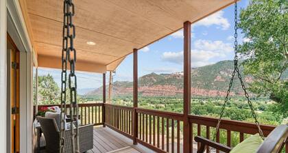 Creekside Retreat, Pet Friendly, A/C, Incredible Views, Close to town!