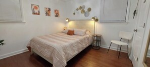 3 bedrooms, desk, travel cot, free WiFi - Charming 3-bedroom house with private patio, 20min to dwntn Nashville/ Airport (Hendersonville)