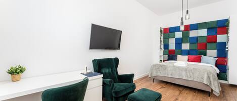 Silitysrauta/-lauta, Wi-Fi, vuodevaatteet