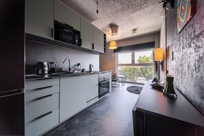 Fridge, microwave, oven, stovetop - Magnolia Modern Studio (Wroclaw)