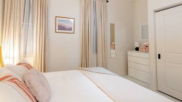 1 bedroom, desk, iron/ironing board, WiFi