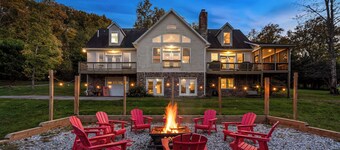 Stunning Views, Riverfront Privacy, 18-Acre Estate - Near Hikes, Wine/Breweries!