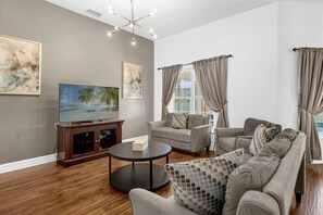 TV, table football, ping pong - Vista Home near Disney (Davenport)