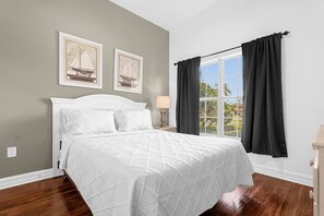 5 habitaciones, tabla de planchar con plancha y cuna de viaje