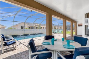 Outdoor dining - Vista Home near Disney (Davenport)