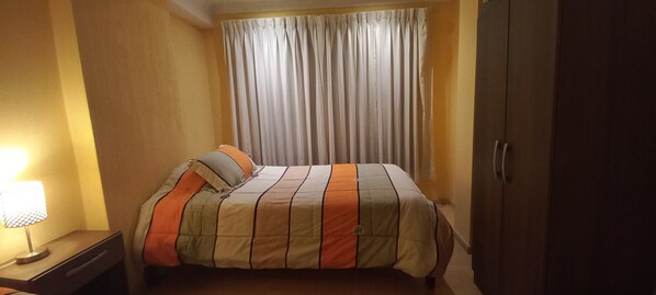 2 dormitorios, escritorio, wifi y ropa de cama