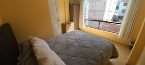 2 habitaciones, escritorio, wifi y ropa de cama 