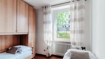 2 bedrooms, iron/ironing board, WiFi, bed sheets