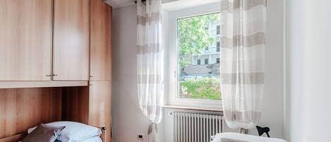 2 chambres, fer et planche à repasser, Wi-Fi, draps fournis