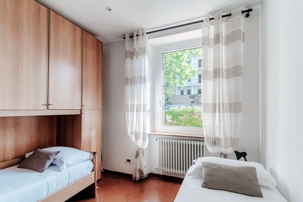 2 chambres, fer et planche à repasser, Wi-Fi, draps fournis