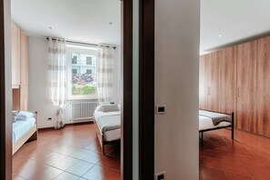 2 bedrooms, iron/ironing board, free WiFi, bed sheets - Apartment next to the Riva di Cernobbio (LA CASA DI NICE) (Cernobbio)