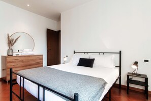 2 slaapkamers, een strijkplank/strijkijzer, wifi, beddengoed