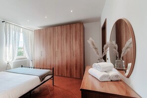 2 slaapkamers, een strijkplank/strijkijzer, wifi, beddengoed