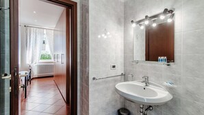 Unclassified image, 2 of 19, button - Apartment next to the Riva di Cernobbio (LA CASA DI NICE) (Cernobbio)