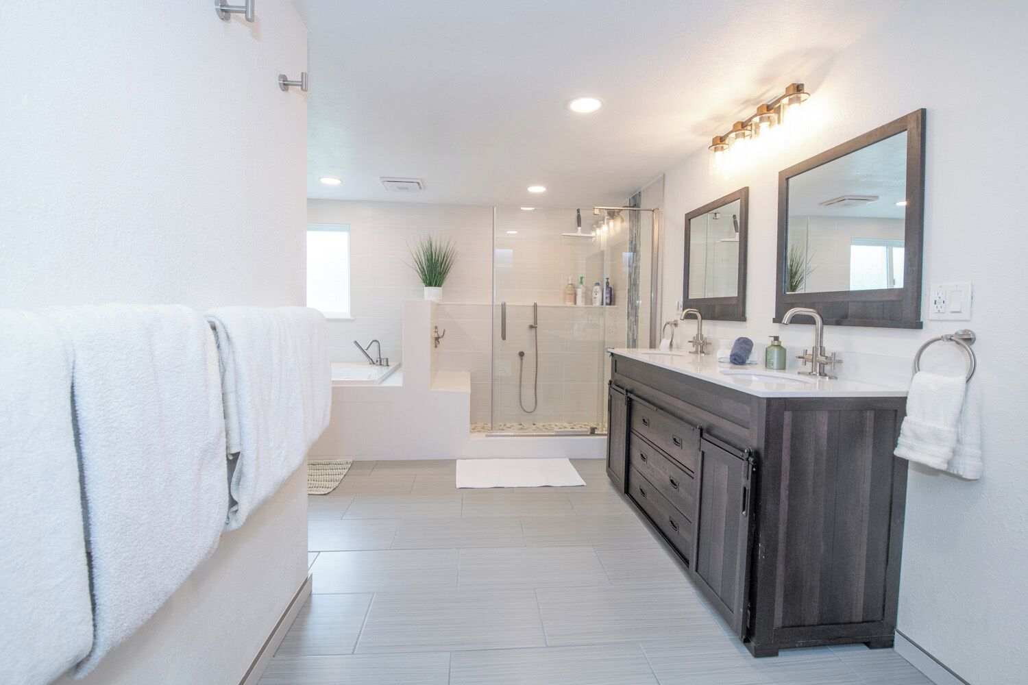 Jetted tub, hair dryer, towels, soap