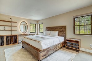 5 bedrooms, iron/ironing board, free WiFi, bed sheets - Buckskin Hideaway (Monument)