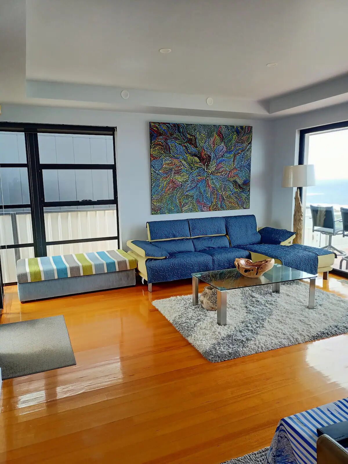 Smart TV, books, stereo