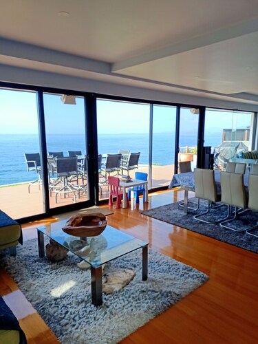 OCEANFRONT, PORT KEMBLA 
-  Sleeps 10
-  4 Bedrooms
-  + Foldout
-  Great Views
