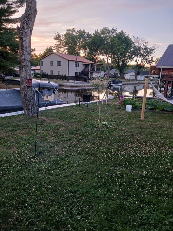 Property grounds - Cozy 2-bedroom RV in tranquil at buckeye lake with AC, WiFi (Thornville)