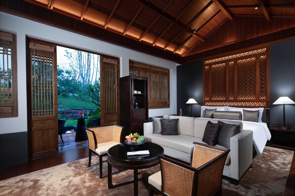 Premium Room, Multiple Beds, Pool Access, Courtyard View | Premium bedding, down comforters, pillowtop beds, free minibar - Ahnluh Guantang Hotel (Chengdu)