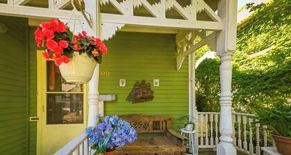 White Orchid Room(Breakfast Included)-Niagara Inn Bed&Breakfast