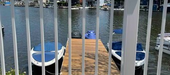 Charming Lake Home on Lake Hopatcong in a quiet cove bring a boat or Waverunner