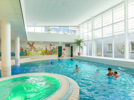 Apartamento | Piscina. Nice Hotel Room Only 1 km From Volendam Centre