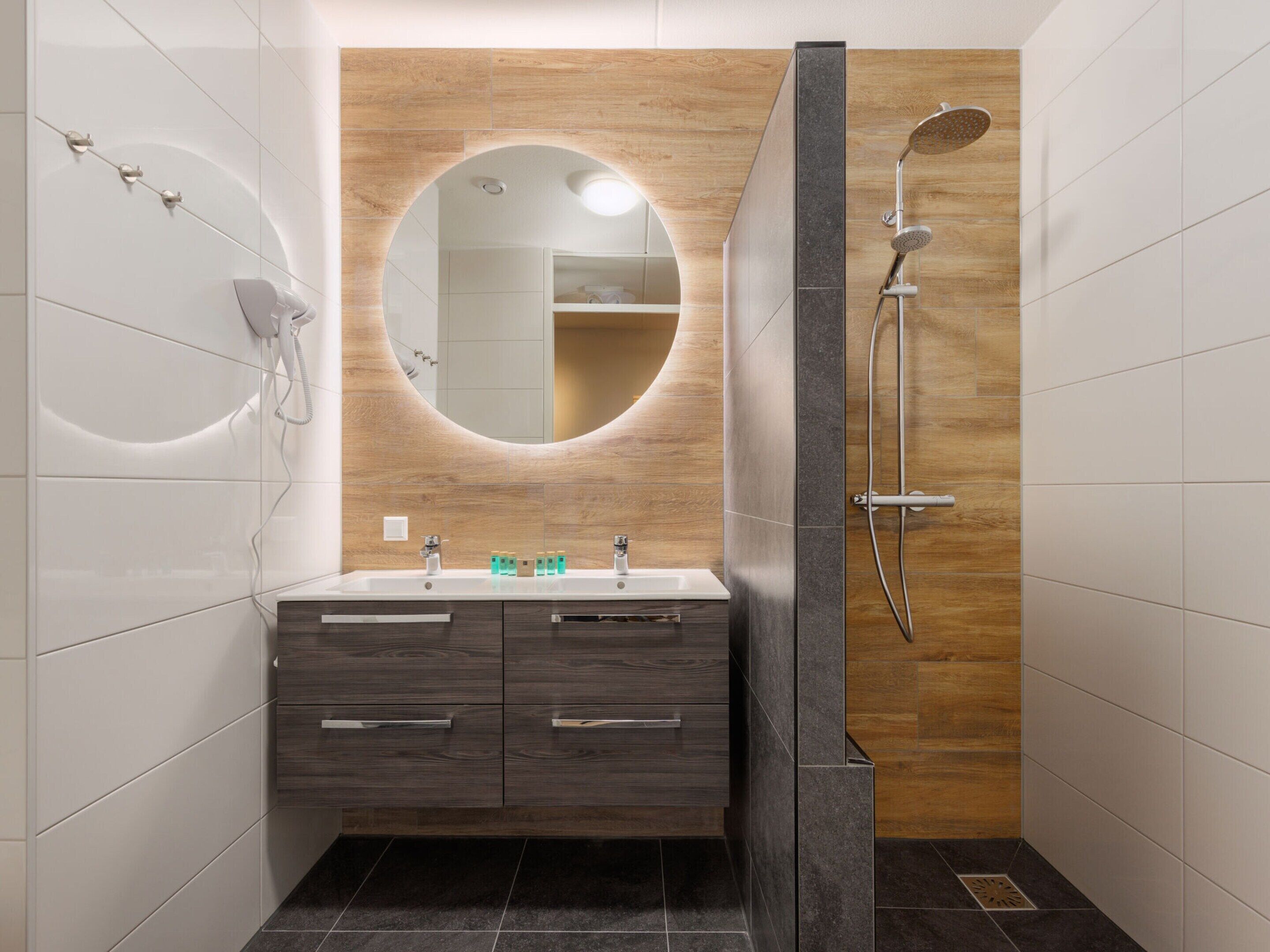 Apartment | Bilik Mandi