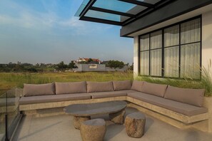 Terrace/patio - Gorgeous 5-bedroom villa in enchanting Bali with WiFi, AC, Huge Pool and garden (Bali)