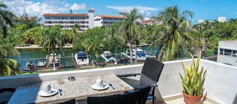 All-in-One Penthouse: Views & Prime Location