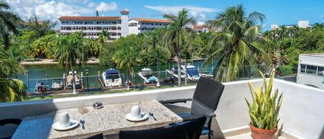 屋外ダイニングエリア