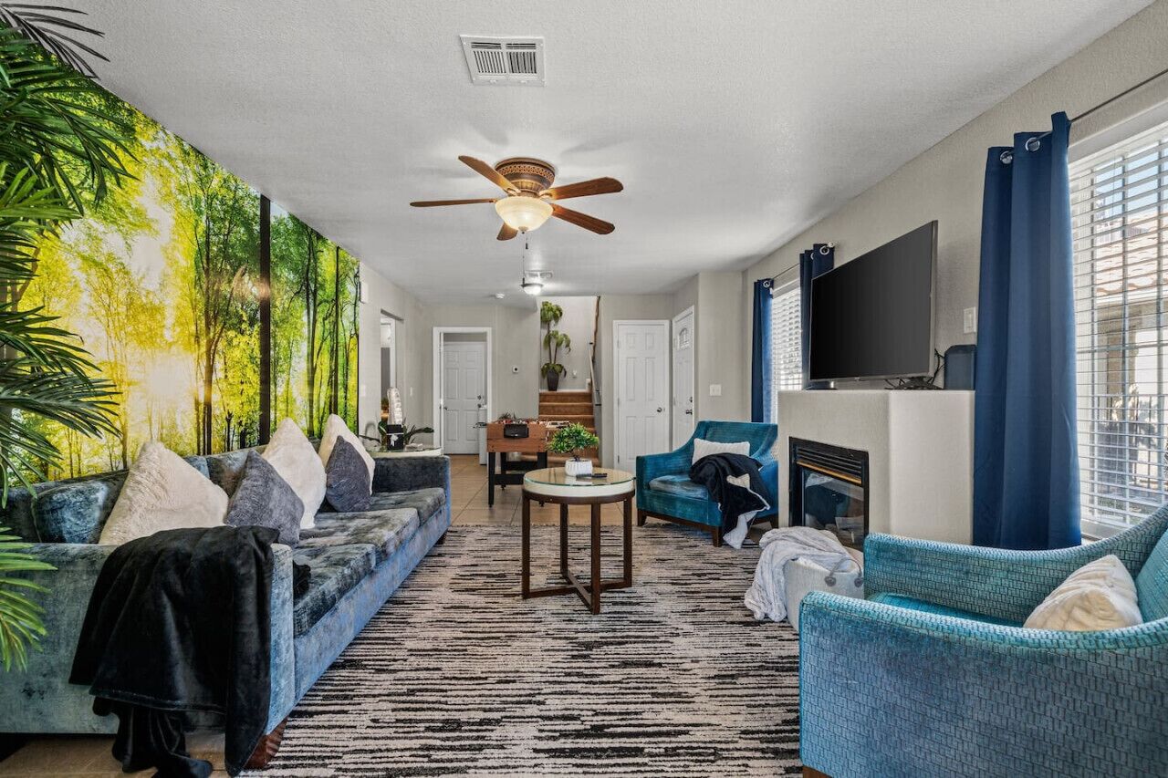 Televisión y chimenea 