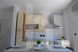 Fridge, oven, stovetop, cookware/dishes/utensils - Homiday - Dora Residence (Giulianova)