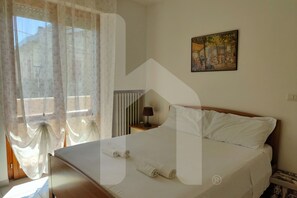 2 bedrooms, WiFi, bed sheets