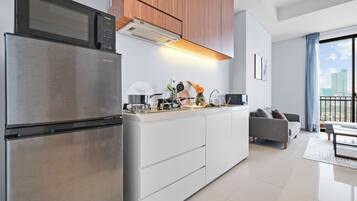Apartemen, 2 kamar tidur, pemandangan kota | Dapur pribadi | Lemari es besar, microwave, kompor, dan penanak nasi