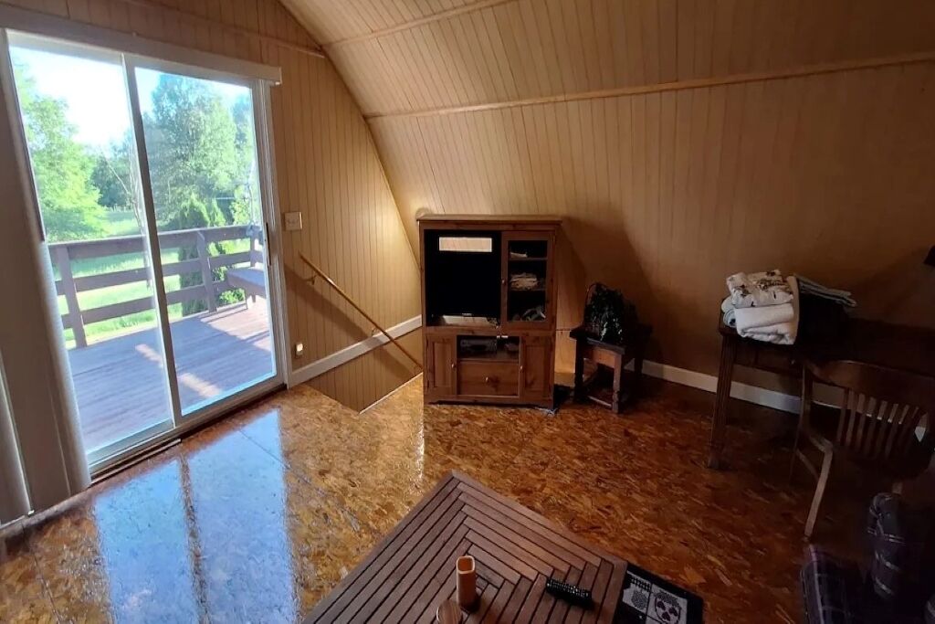Cozy cabin with 1 bedroom and WiFi, AC in enjoyable Opdyke