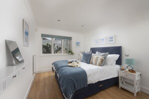2 bedrooms, iron/ironing board, Internet, bed sheets