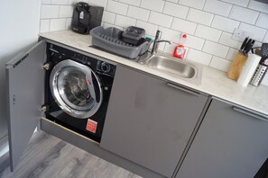 Interior - Bright & Stylish 1-Bed Apt w/free parking & Wi-Fi (Dundee)