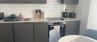 Dundee 1-Bed Apartment - Sleeps 4 - Pet Friendly