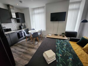 1 chambre, fer et planche à repasser, Wi-Fi, draps fournis