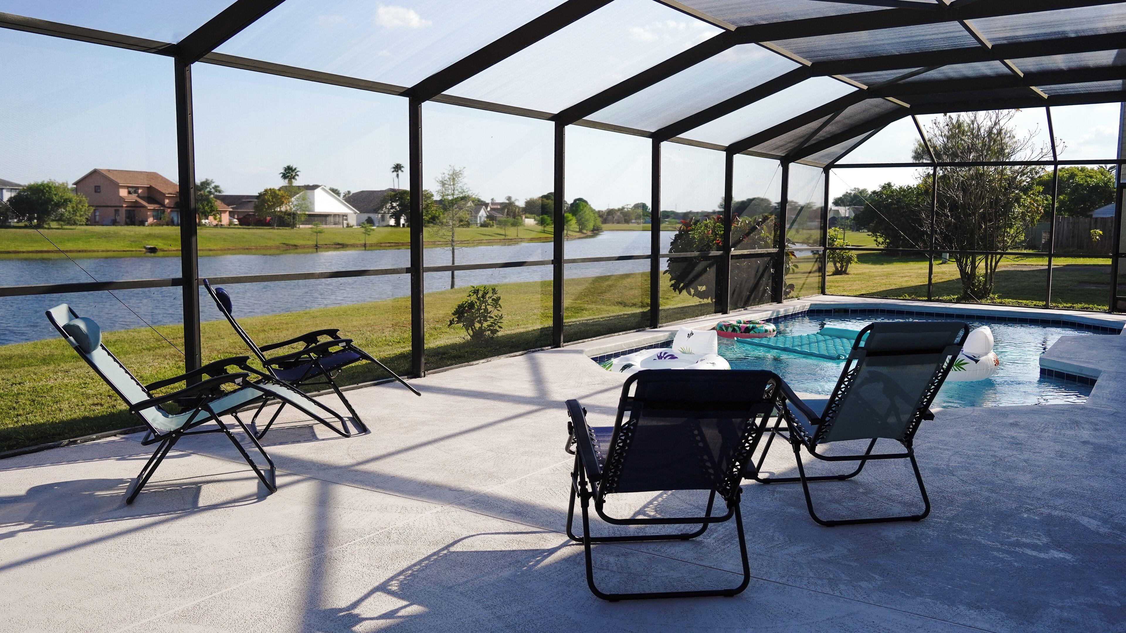 Kissimmee Escape Oasis 3-bedroom house with Pool, WiFi,  AC.