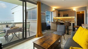 A modern apartment with a balcony, a dining area, and a kitchen. - Port Arcachon by Interhome (Arcachon)