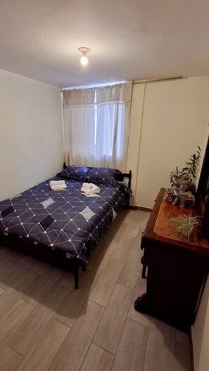 2 habitaciones, escritorio, wifi y ropa de cama 
