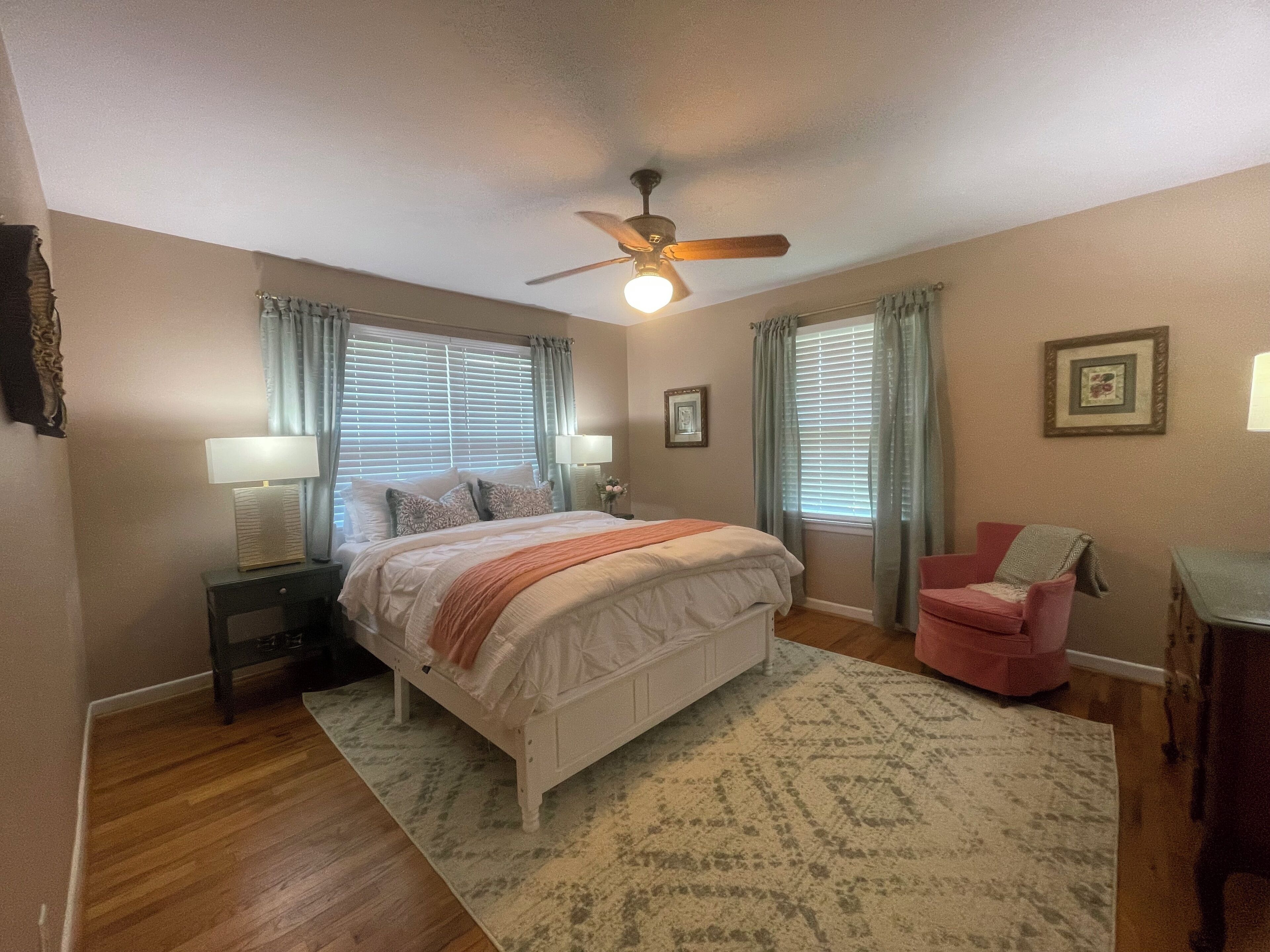 3 soverom, strykejern/-brett, wi-fi og sengetøy